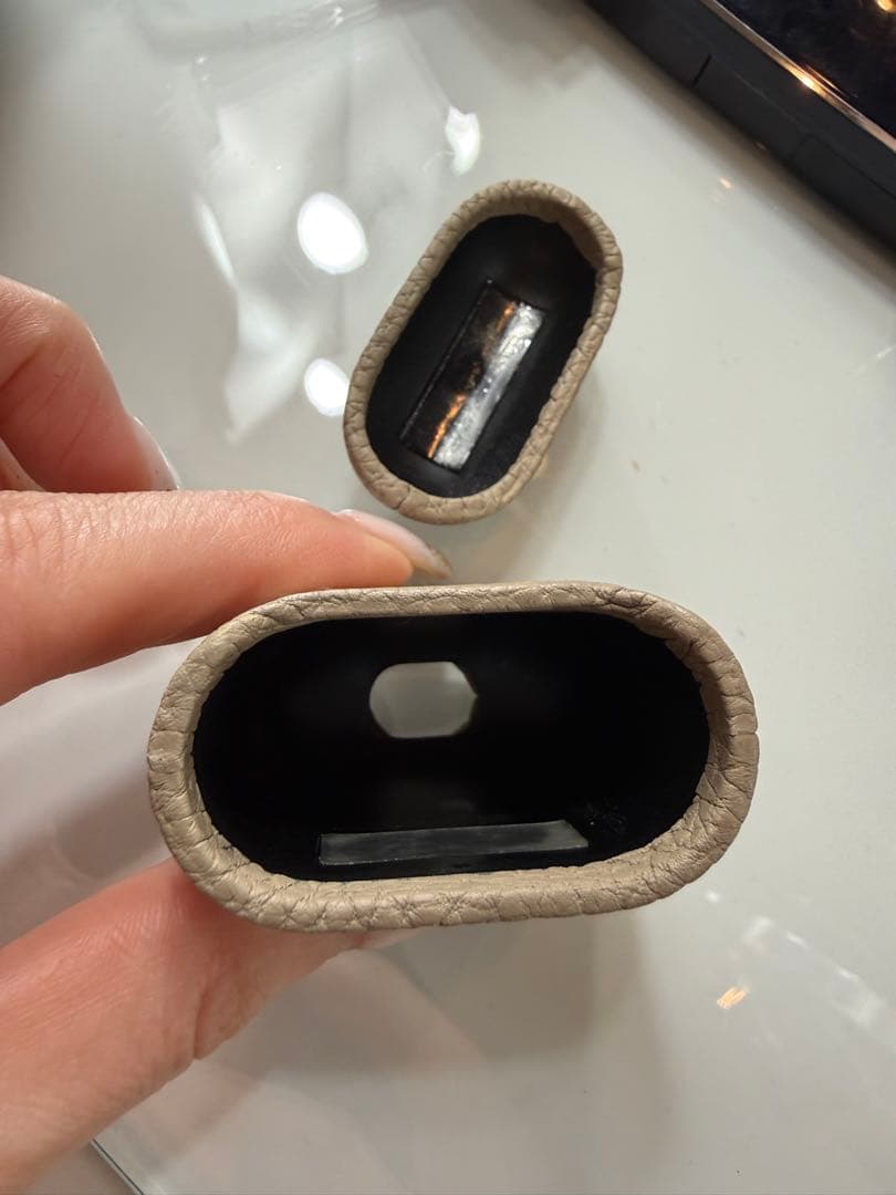 ボナベンチュラレザー製イヤホンケース　エトープ