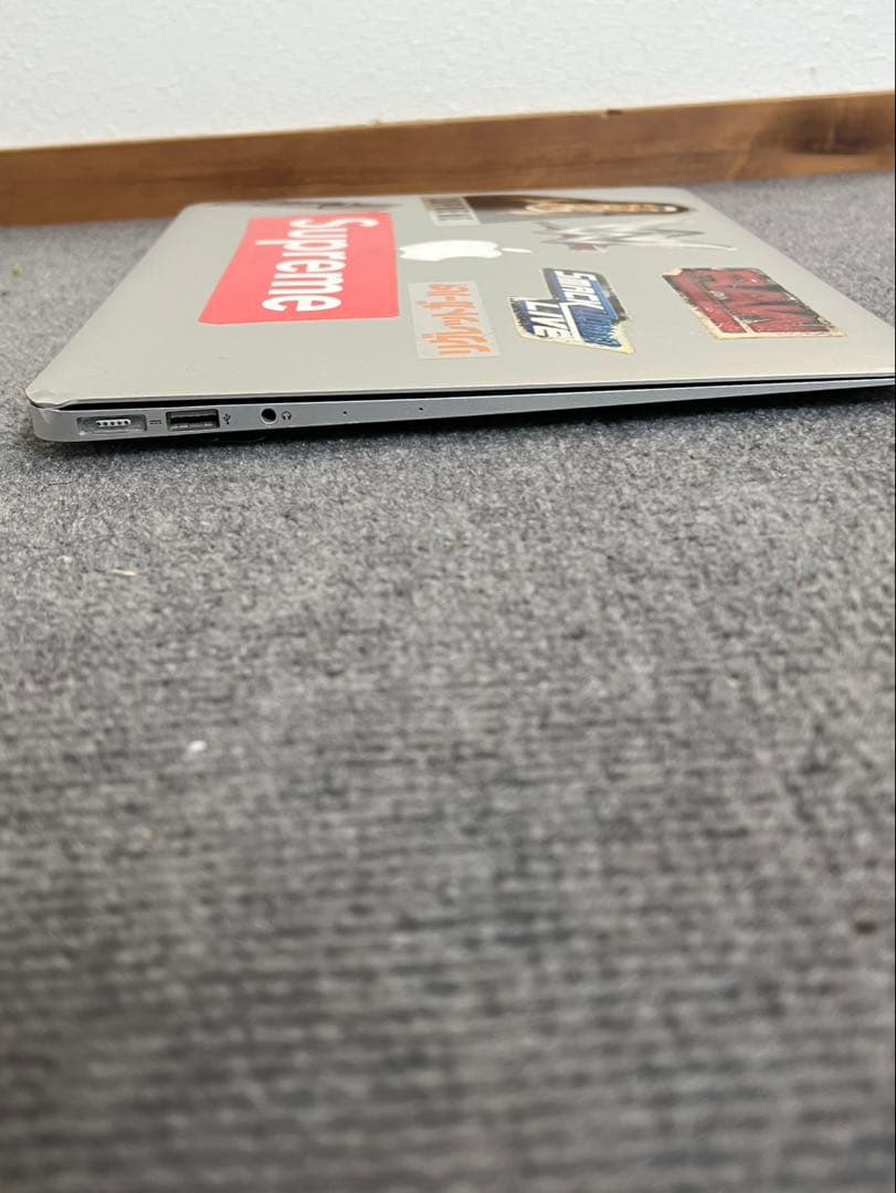 MacBook Air 13インチ　ステッカー付き　ジャンク品