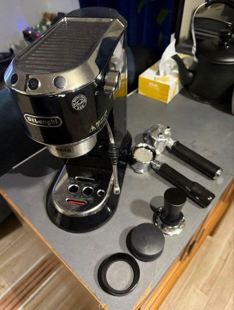 DeLonghi エスプレッソマシン 黒　26日まで