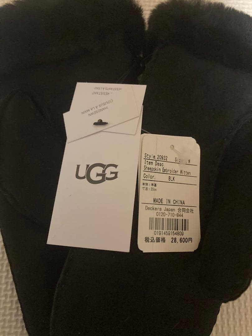 UGG ブラック スリーブ付きミトン 手袋
