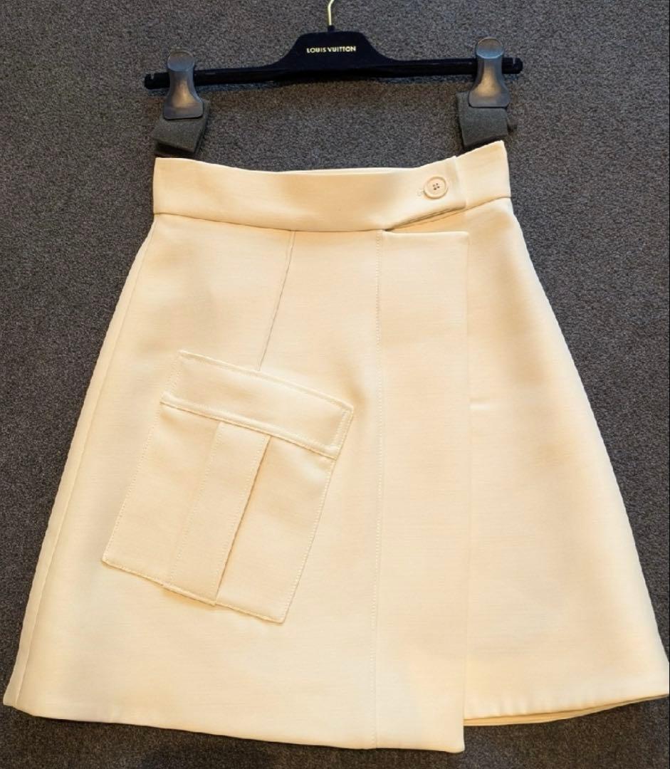 LOUIS VUITTON クリーム色ミニスカート 34