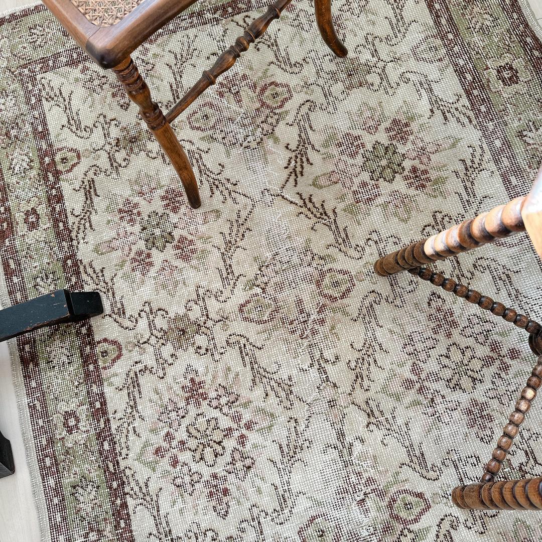 トルコヴィンテージラグ A93 レア クリーム グリーン ブラウン ピンク