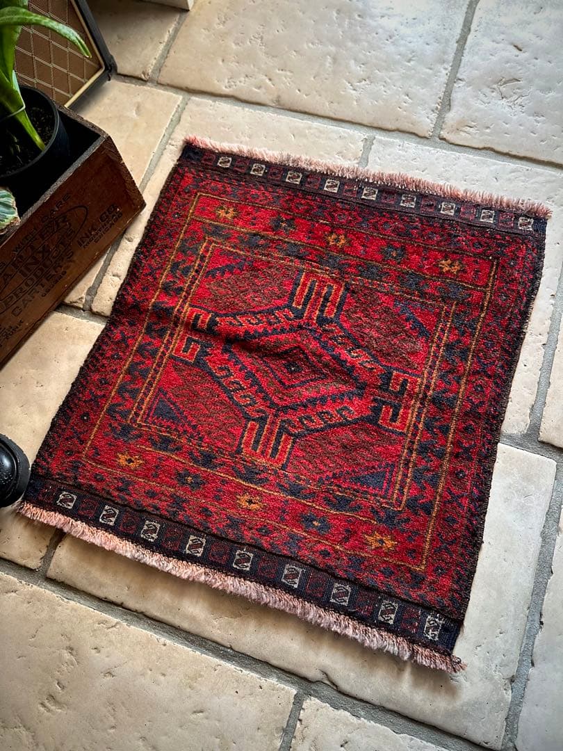 トライバルラグ　ヴィンテージラグ　アフガン　ミニラグ　バルーチ族　プリミティブ