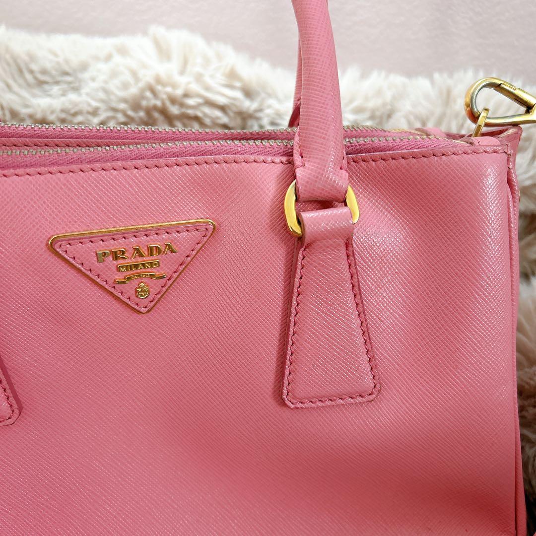 プラダ ガレリアサフィアーノ バッグ スモール ピンク ショルダーストラップ付き