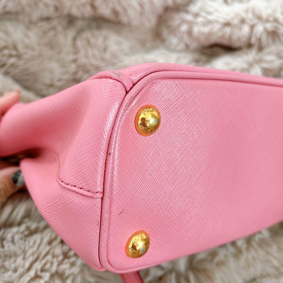 プラダ ガレリアサフィアーノ バッグ スモール ピンク ショルダーストラップ付き