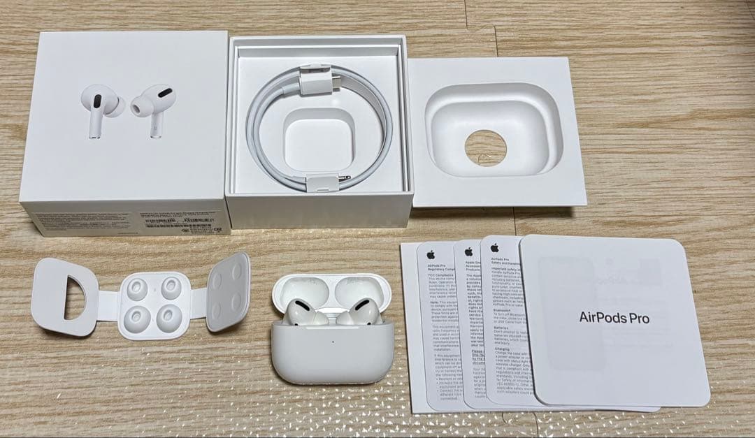 【最終値下げ】AirPods Pro 本体 充電ケーブル付　純正　第一世代