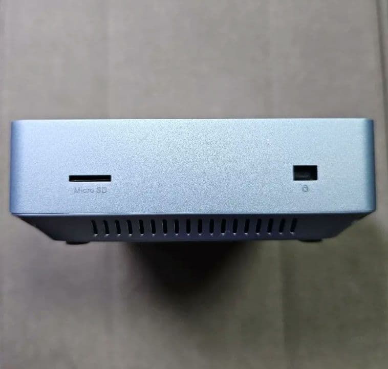 GMKtec NucBox10 化粧箱、付属品完備