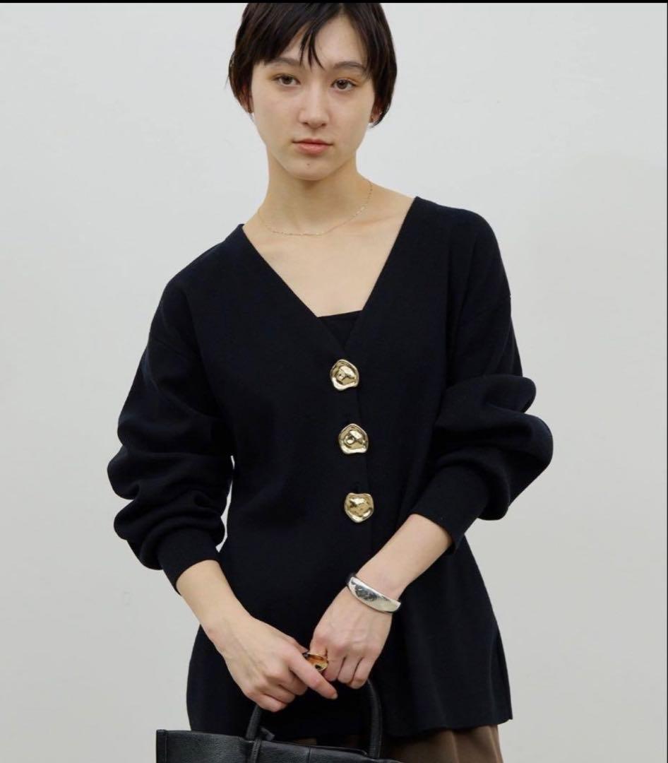 M様✨️タグ付き新品未使用 ビジューVネックカーディガン　黒