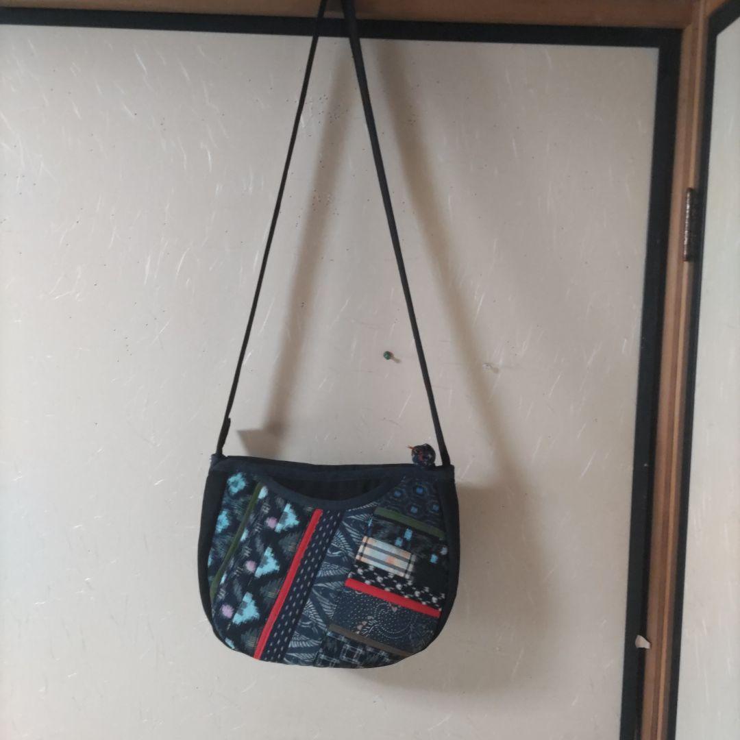 送料込み　(249)手作り　ショルダーバッグ　パッチワーク　絣　染め　絣　木綿