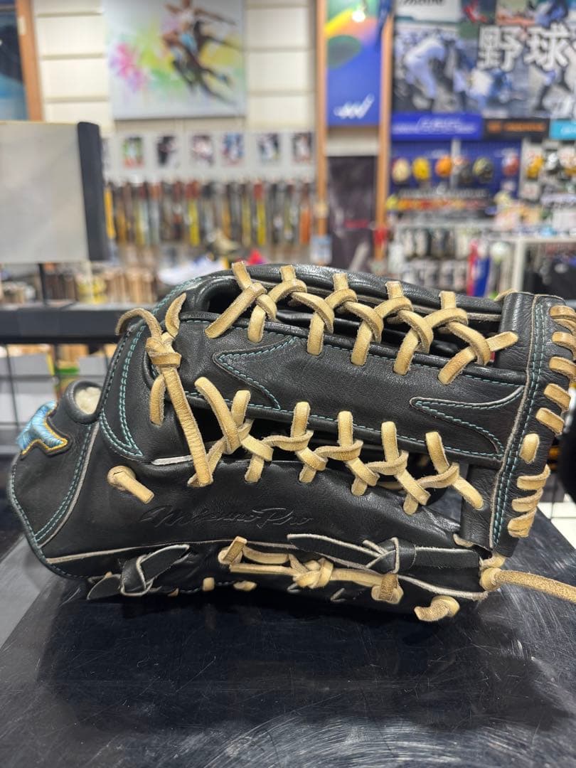 ミズノプロ 外野手用グローブ HAGA JAPAN製 ブラック × ナチュラル