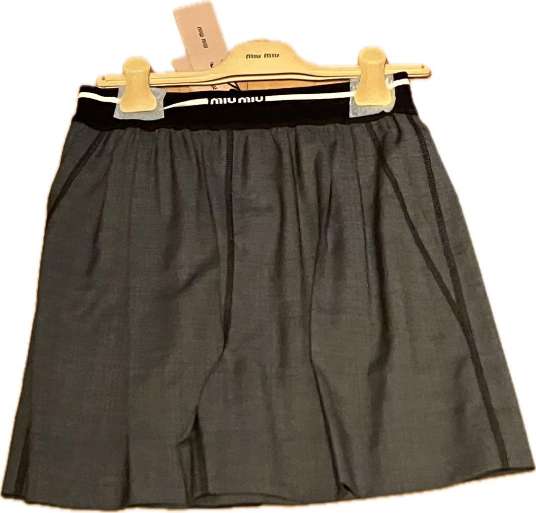 miumiu ミュウミュウ ロゴ バミューダ ショーツ prada