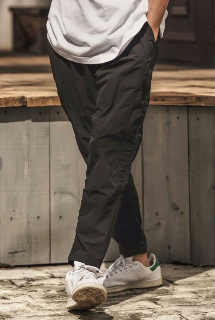 新品未使用 Lサイズ　CAMBIOパッカリングナイロンテーパードパンツ