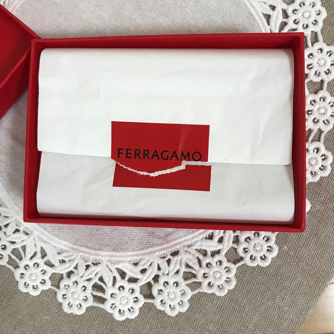 [新品]フェラガモ　名刺入れ
