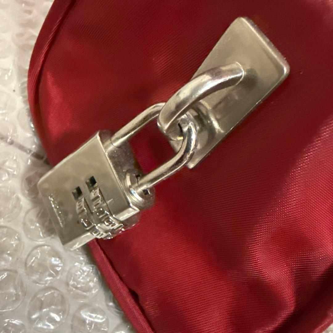 ハンドバッグ　PRADA ナイロン　レッド