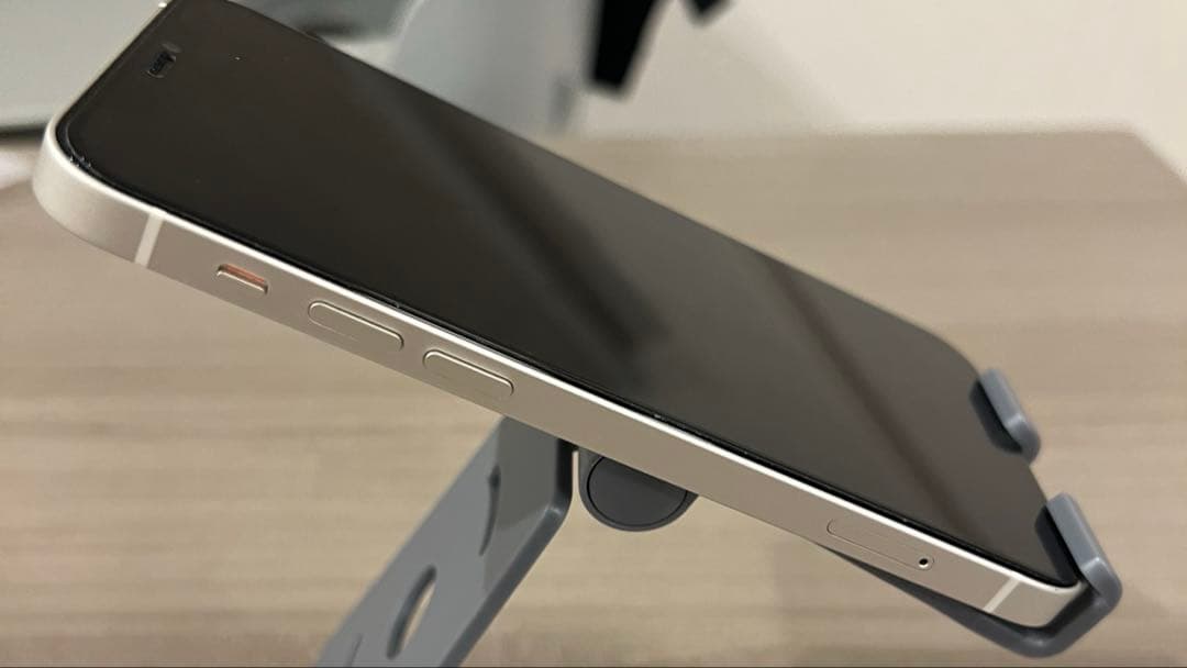 Apple iPhone 12 64GB ケース付き　ホワイト