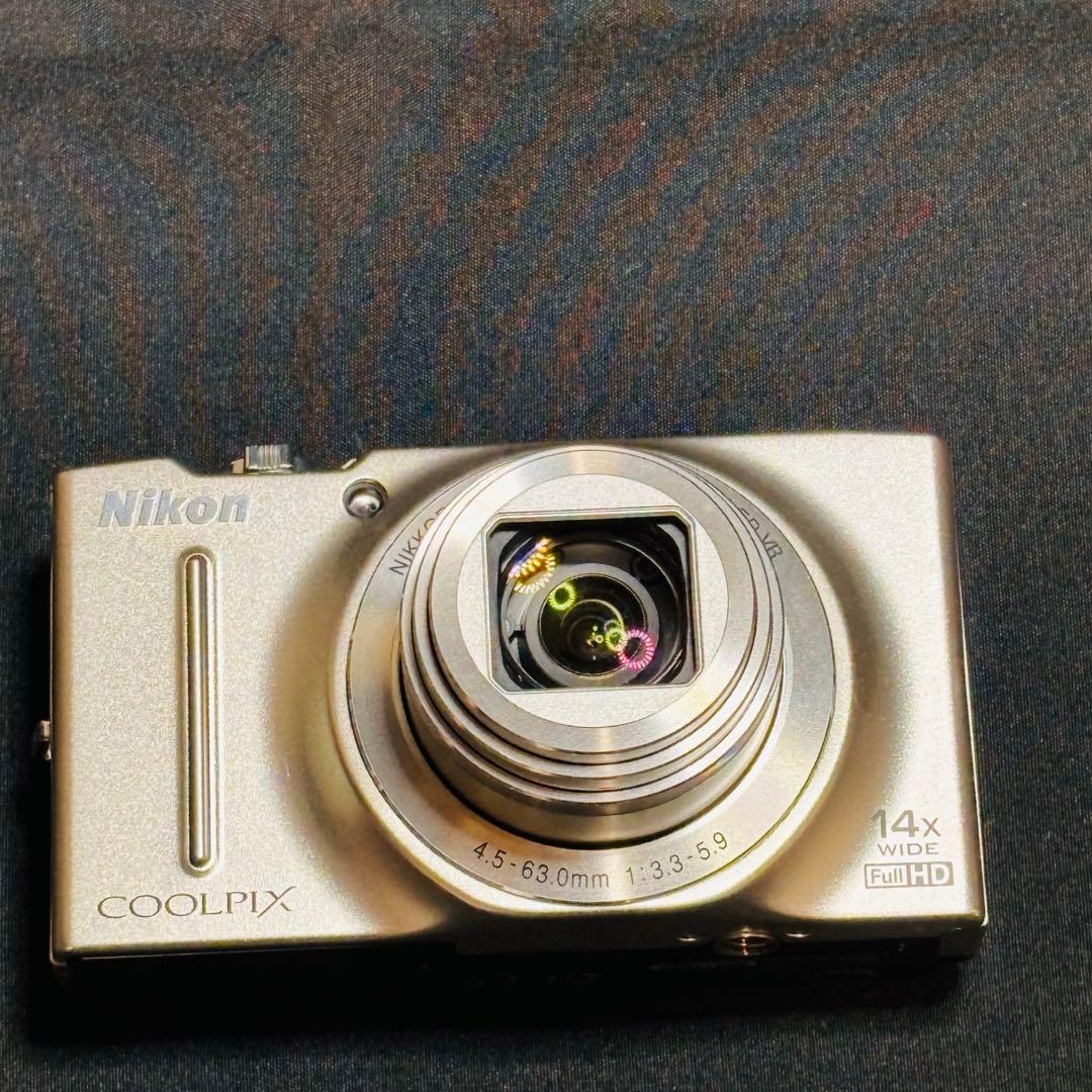 「美品」Nikon COOLPIX S8200 デジタルカメラ　シルバー