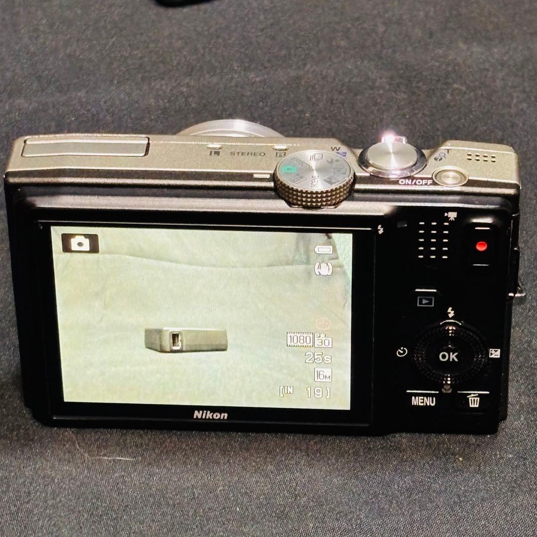 「美品」Nikon COOLPIX S8200 デジタルカメラ　シルバー