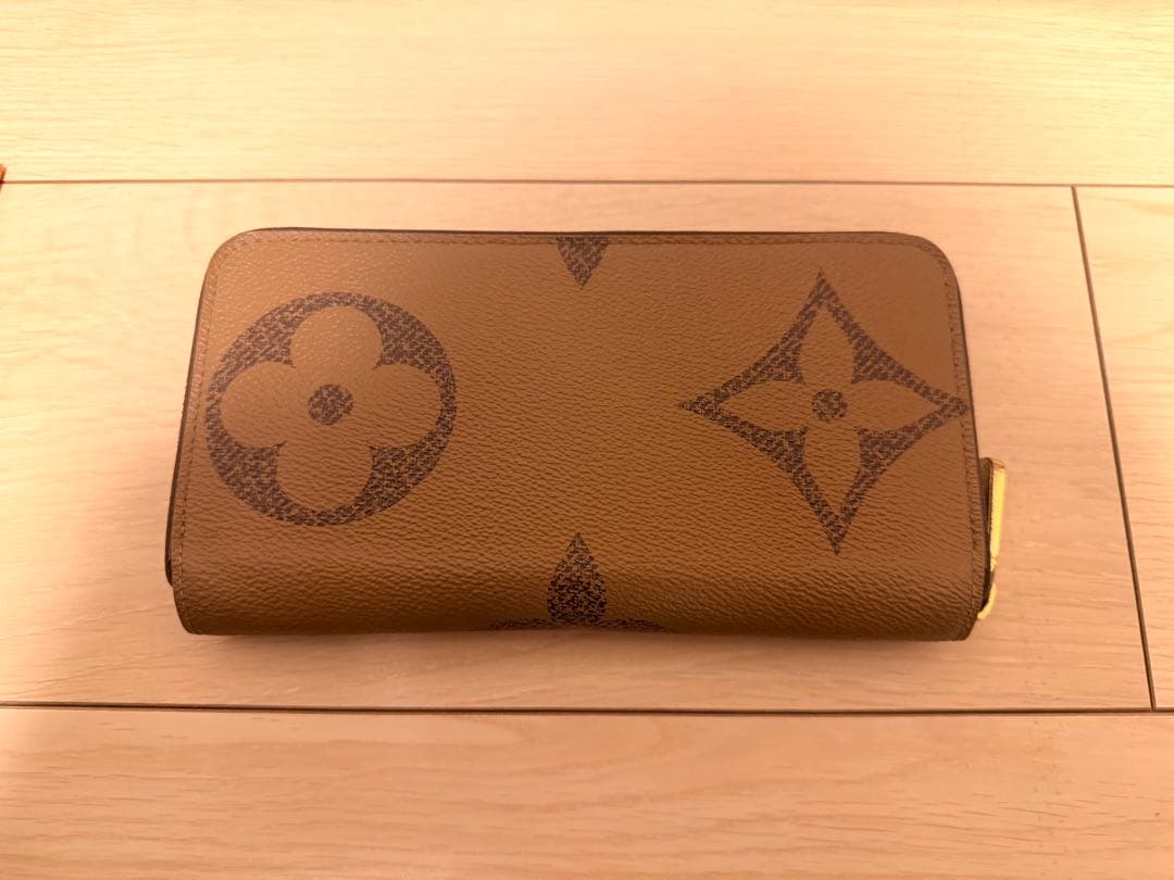 ルイヴィトン ジャイアントモノグラム ジッピーウォレット