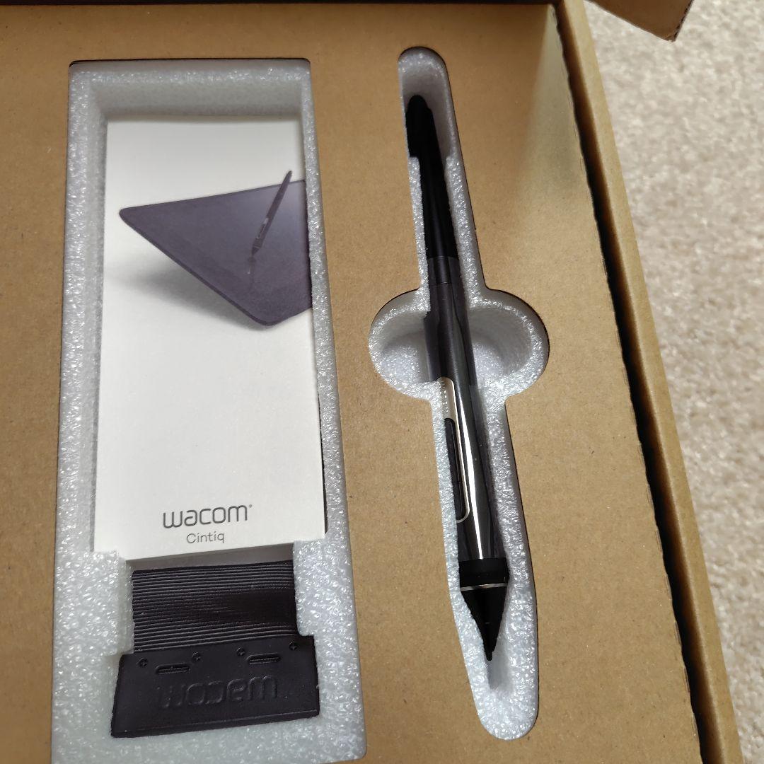 Wacom Cintiq DTK-2260K0D 本体