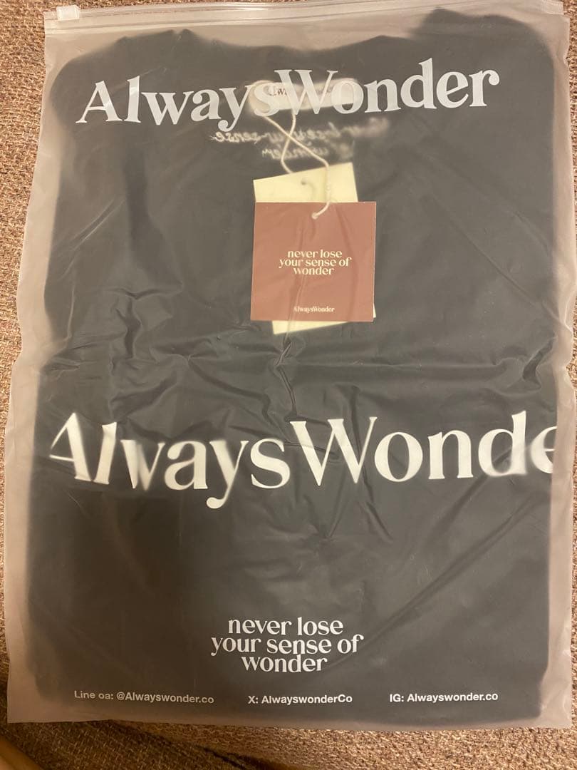 AlwaysWonder Tシャツ