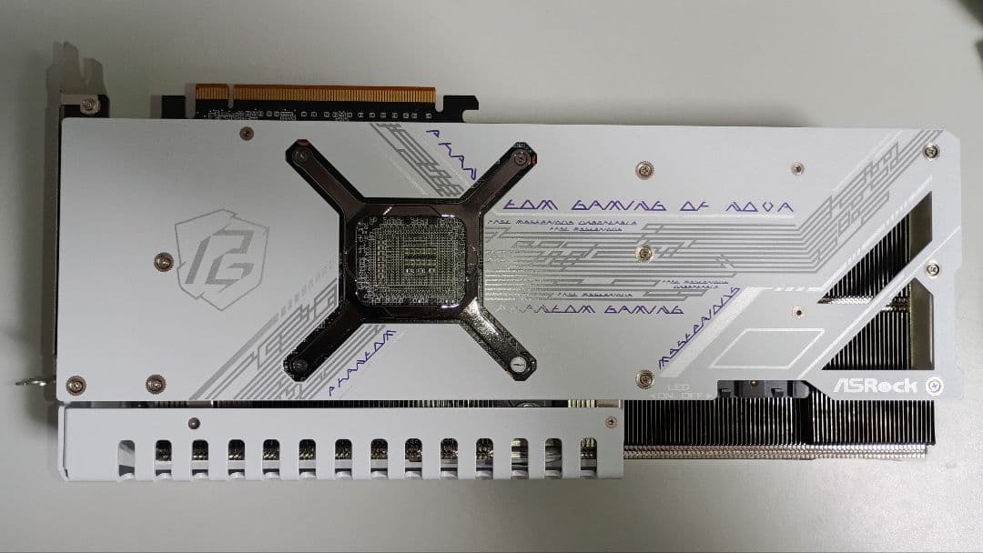 グラフィックボード・グラボ・ビデオカード Radeon RX7900XT Phantom Gaming White