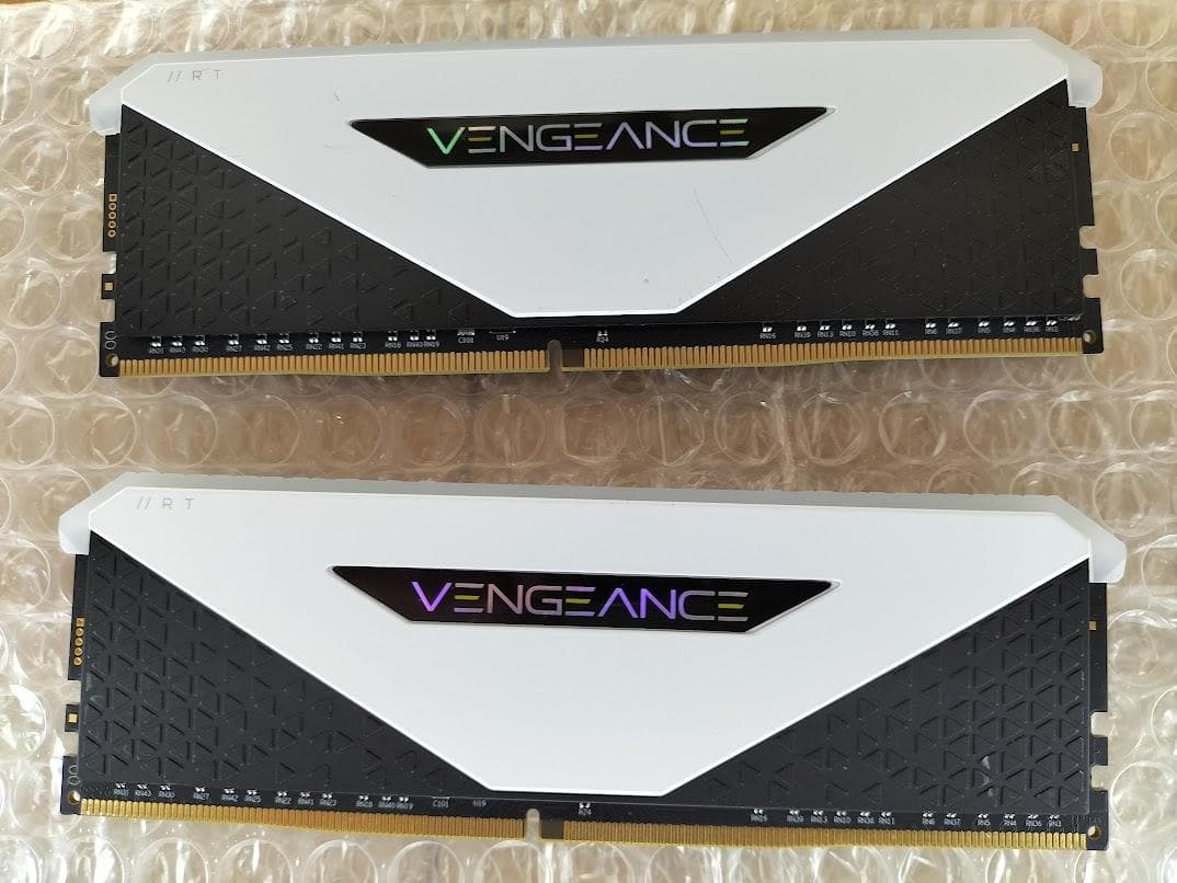 corsair RGBメモリー　１６GB