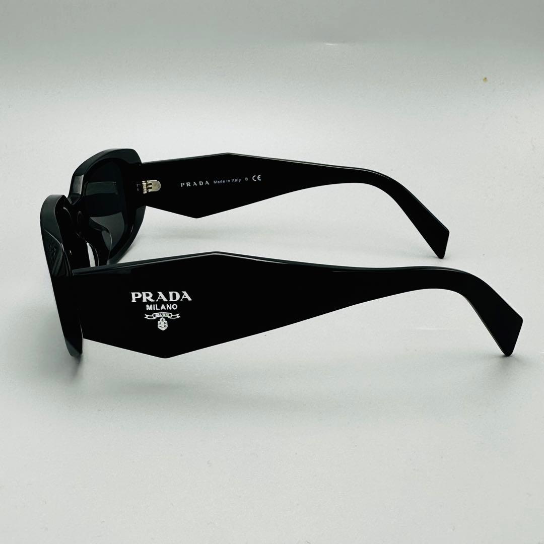 PRADA プラダ SPR17W-F シンボル サングラス ELLY着用