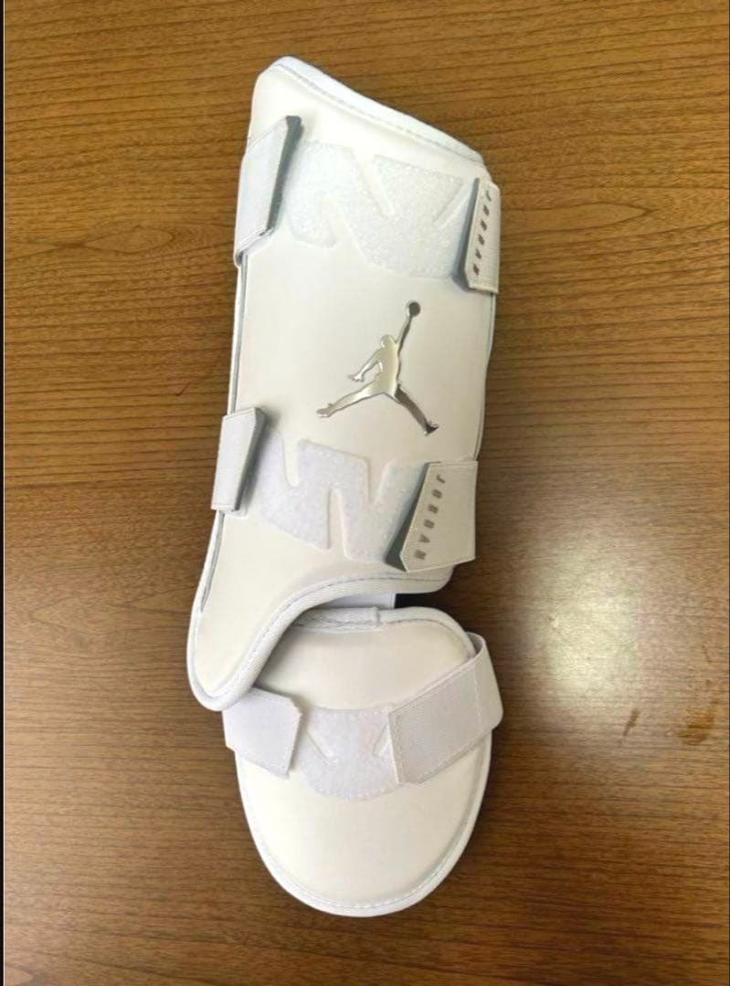 Jordan バッター用フットガード 右打者用 ホワイト