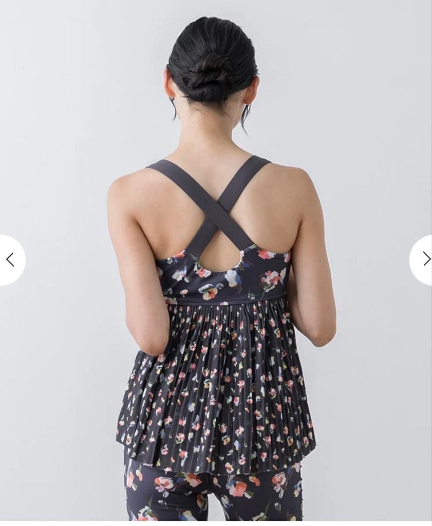 スカーラ　ローズプリントプリーツタンクトップ　Sサイズ