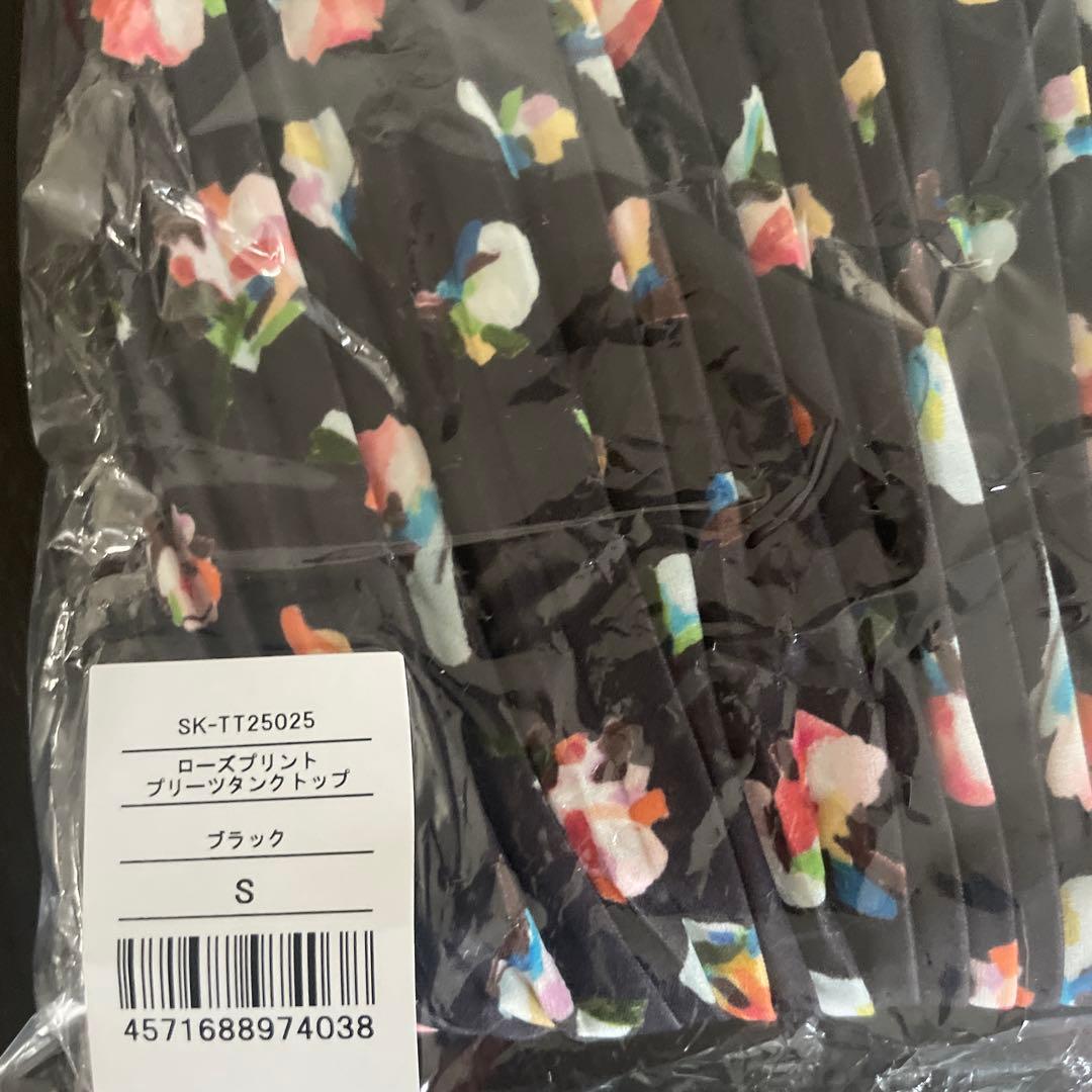 スカーラ　ローズプリントプリーツタンクトップ　Sサイズ