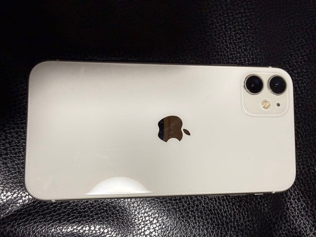 iPhone 11 128GB ホワイト SIMフリー カバー3種付