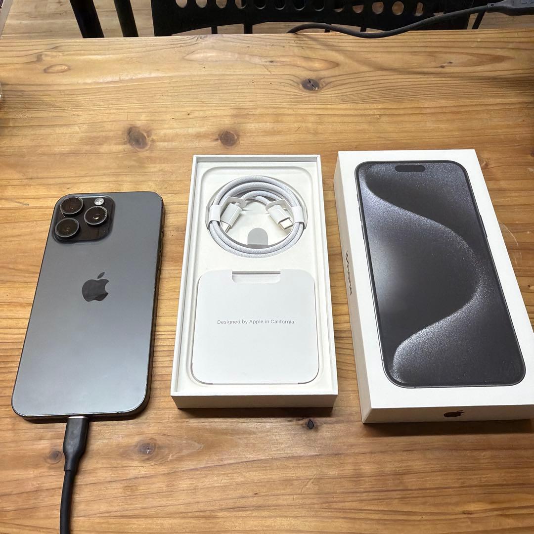 Apple iPhone 15 Pro Black Titanium本体 512