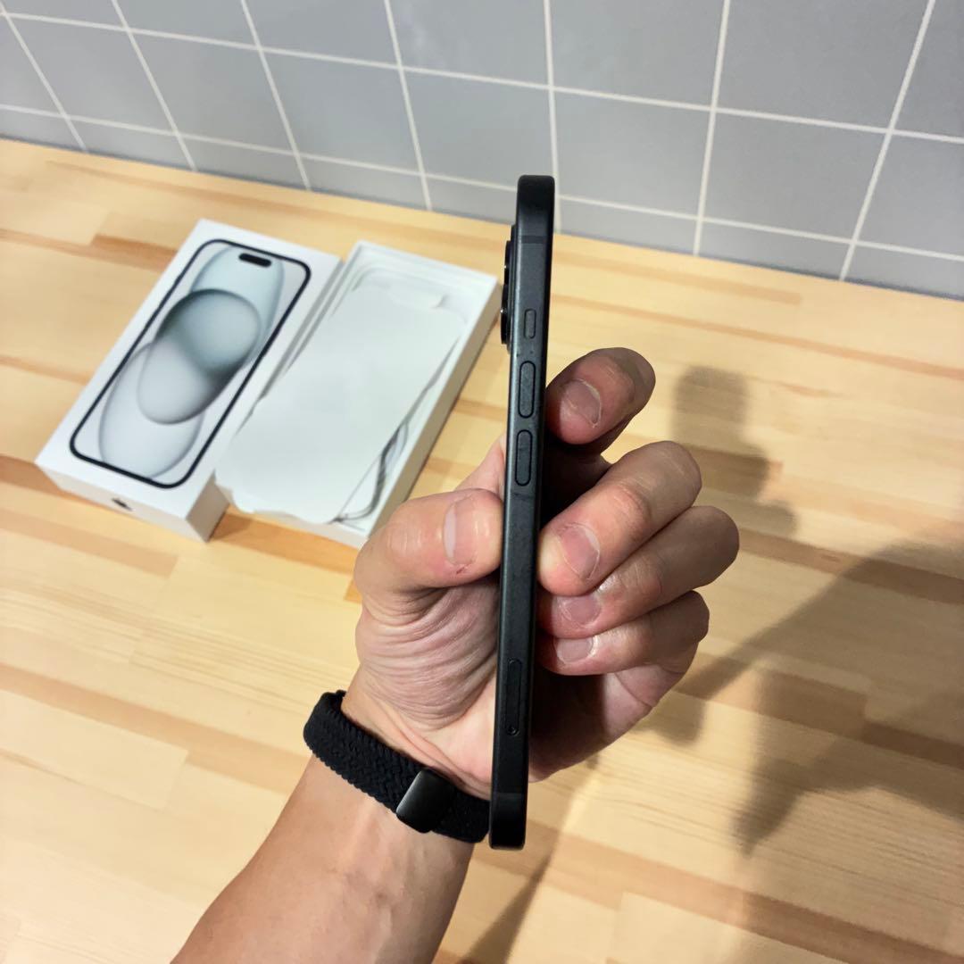 Apple iPhone 15 ブラック 128GB ディスプレイを公式にて交換